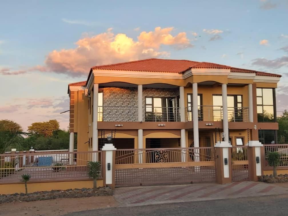 Top Stay Inn Kasane Exterior photo
