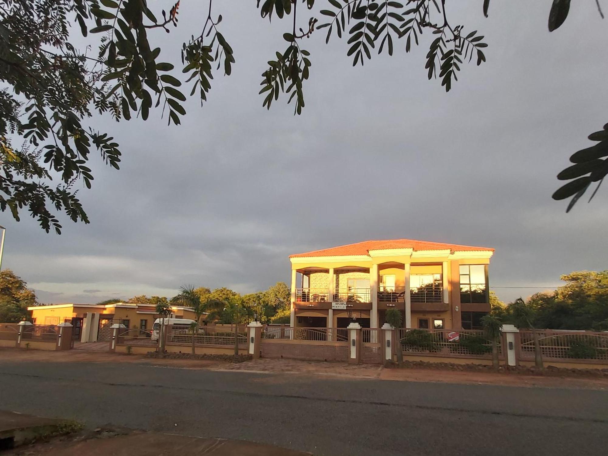 Top Stay Inn Kasane Exterior photo